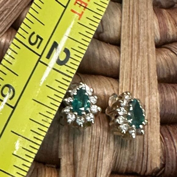 Stunning Small Emerald Stud Earrings in 14k Solid Gold W/Diamonds Studs - Picture 5 of 9